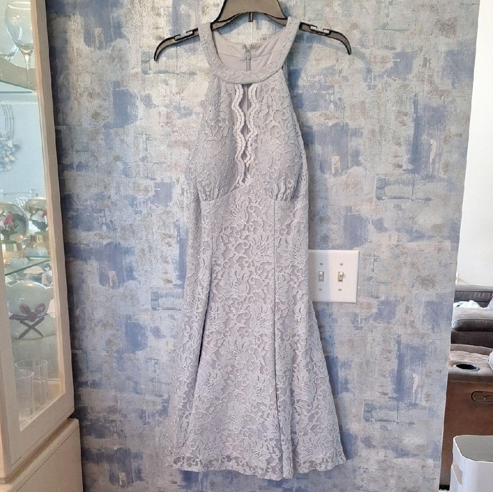 Chic Lace Halter Midi Dress in Soft Gray